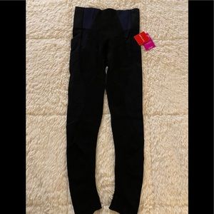SPANX Sculpting performance Leggings. New with tags. Size medium. Black&Blue